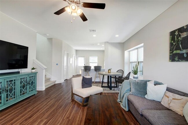 Building Photo - 9615 Morning Iris Dr