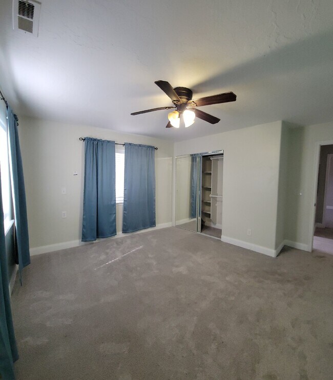 Building Photo - 1065 Canyon St