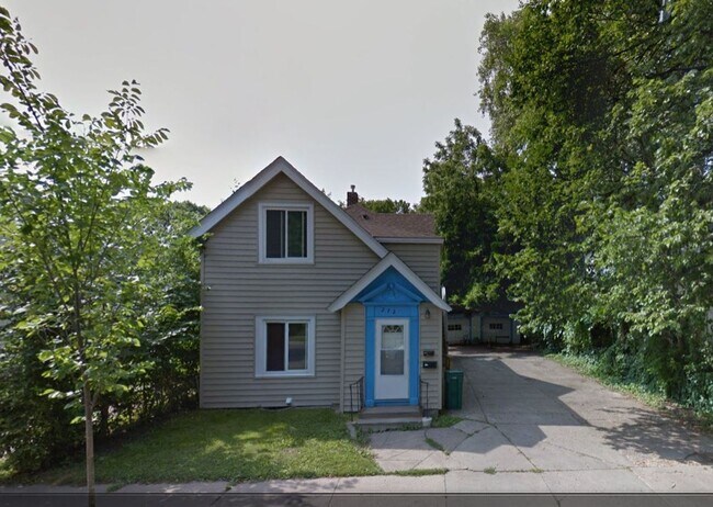 Building Photo - 272 George St W