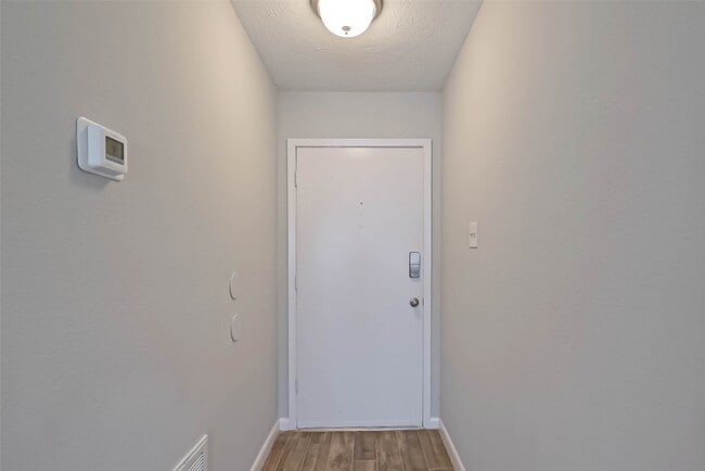 Building Photo - 1003 Shadow Mountain Dr
