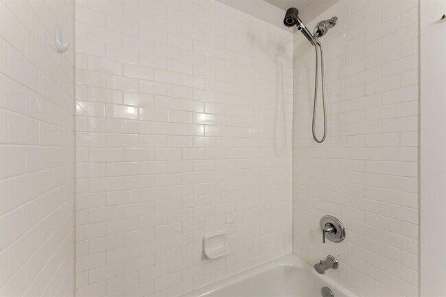 Building Photo - 2200 Dickson Dr