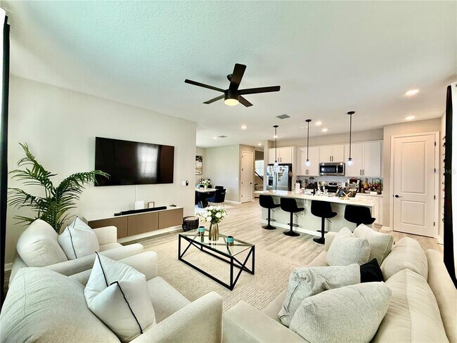 Building Photo - 6255 Golden Bch Dr