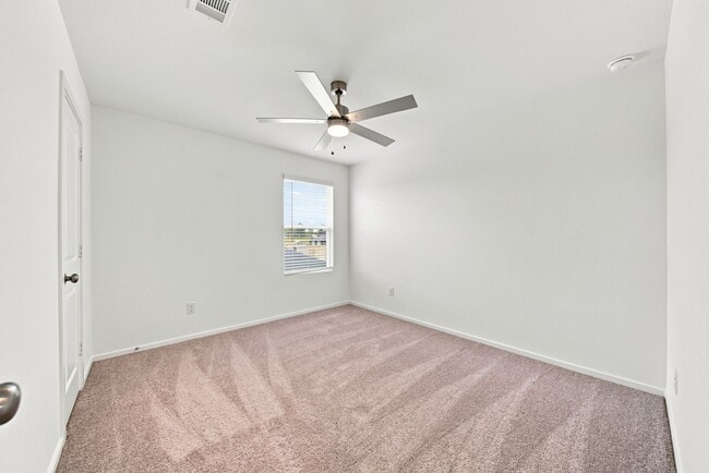 Building Photo - 618 Amber Fls Dr