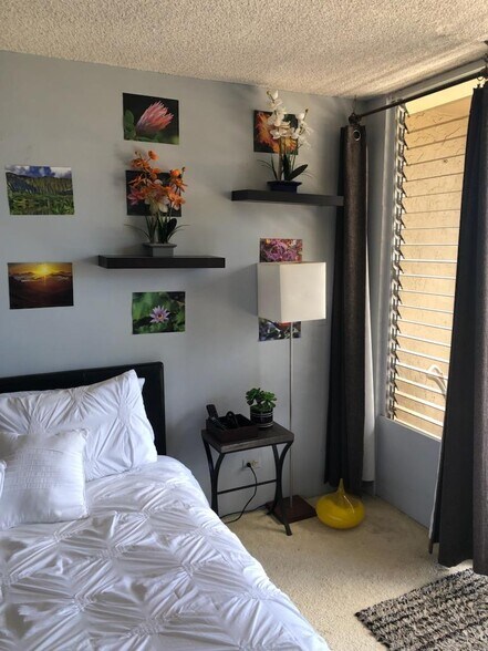 Building Photo - 2345 Ala Wai Blvd