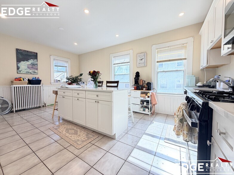 Building Photo - 73 Leicester St