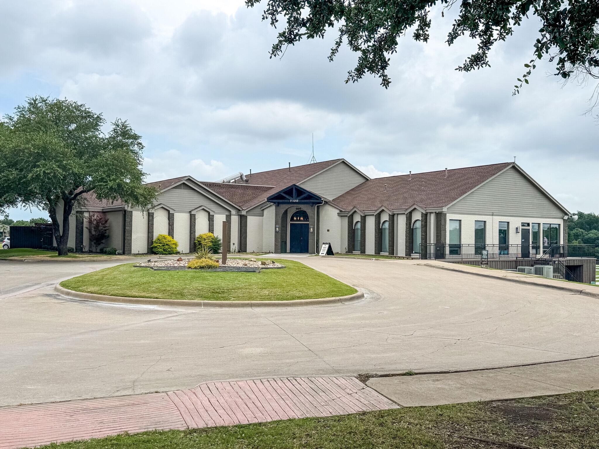 Building Photo - 6107 Lakecrest Dr