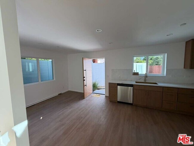 Building Photo - 5417 Gentry Ave