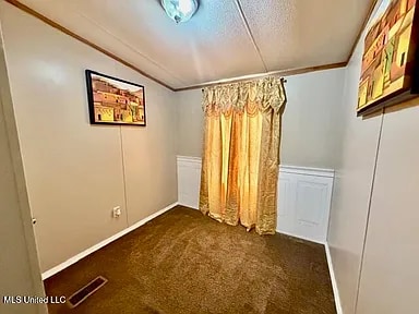 Building Photo - 7310 Pineview Dr