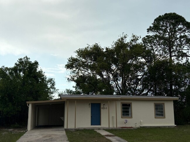 Building Photo - Totally Remodeled Deltona Beauty