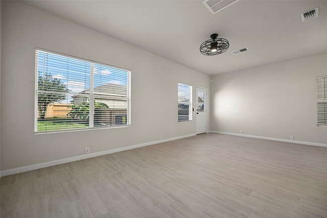 Building Photo - 9718 Coyote Creek Dr