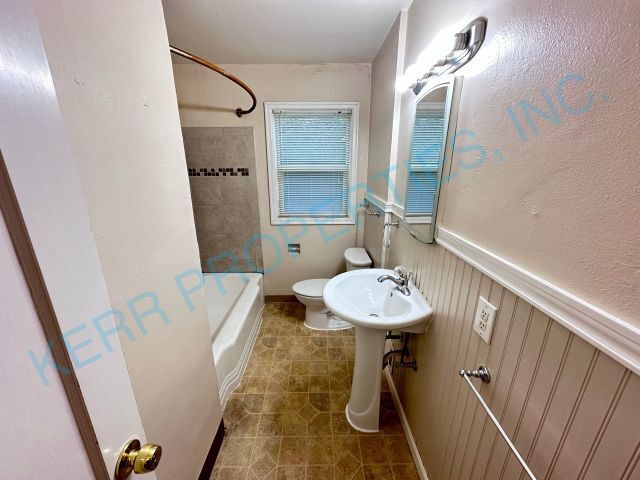 Building Photo - 4920 NE 35th Ave