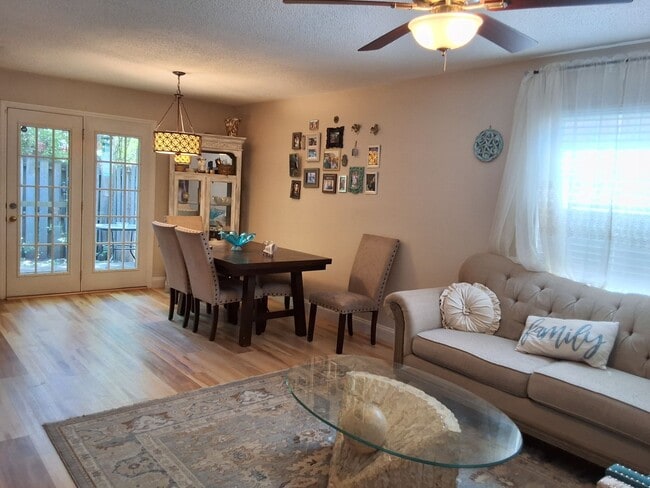 Building Photo - Knoxville 37912 - Short Term Lease with Utilities Included up to $200 per month -  2 bedroom, 2 b...