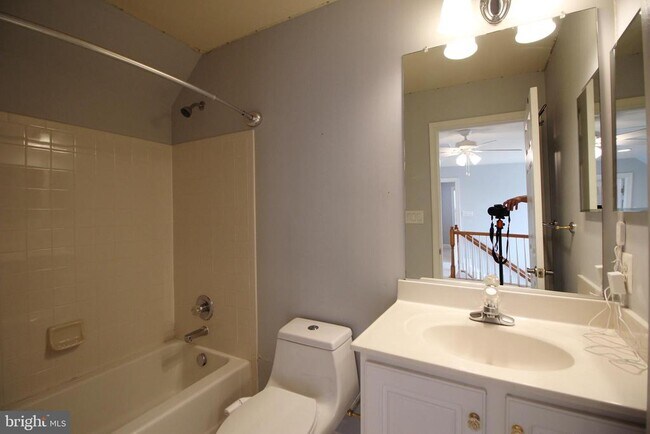 Building Photo - 44136 Riverpoint Dr