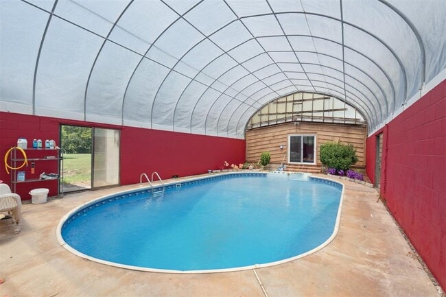 Building Photo - 2200 US-81