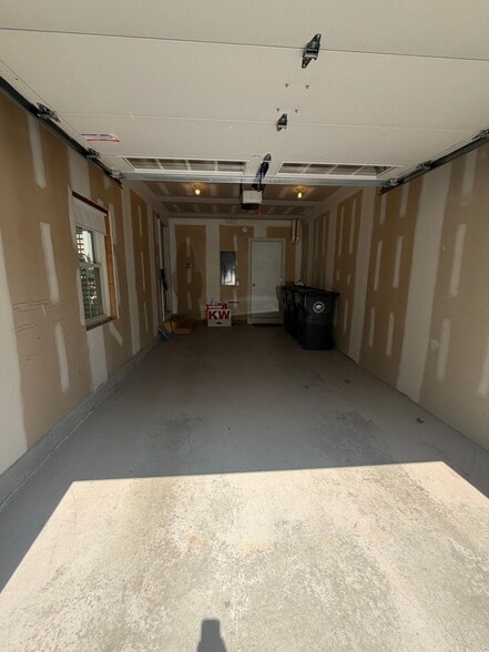 Building Photo - 25 Western Ave