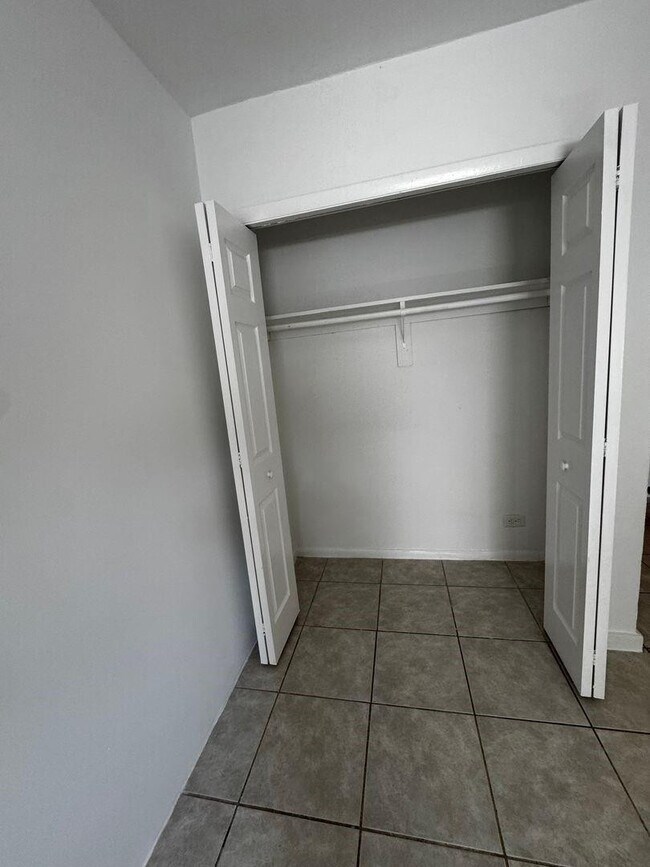 Building Photo - 715 SW 14th Ave