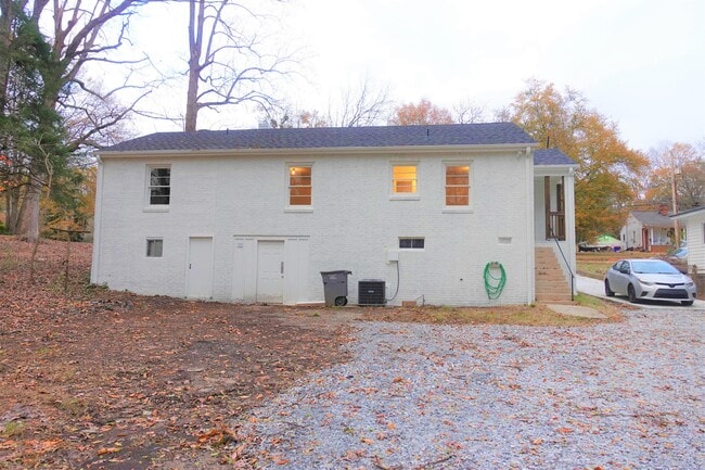 Building Photo - 11 Cornell Ct