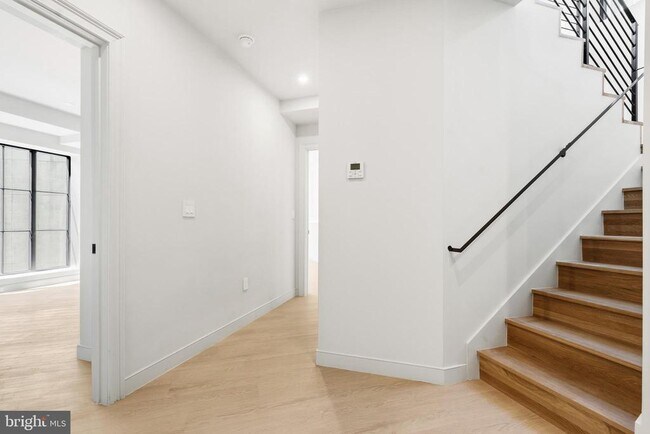 Building Photo - 2121 Ward Pl NW