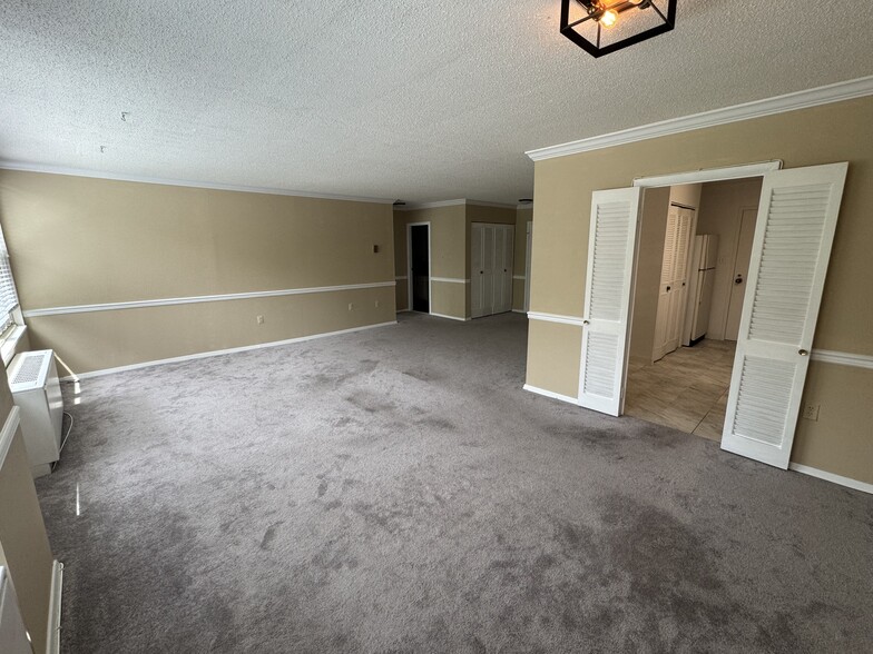 Building Photo - 4401 Roland Ave