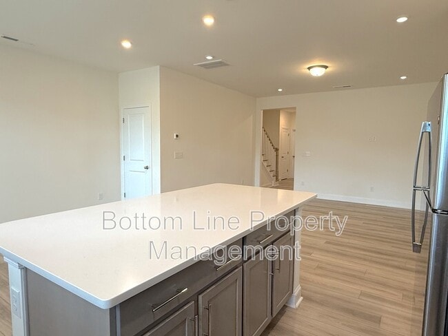Building Photo - 1520 Cedar Tree Dr