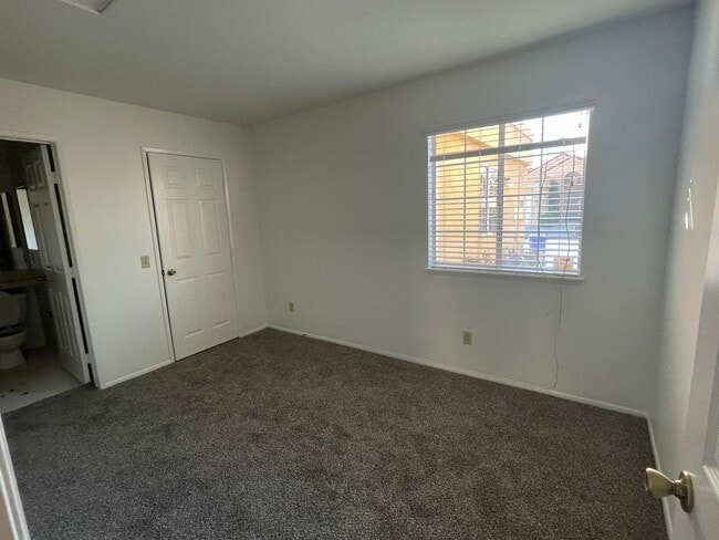 Building Photo - Jess Ranch 55+ Gated Community Apple Valley