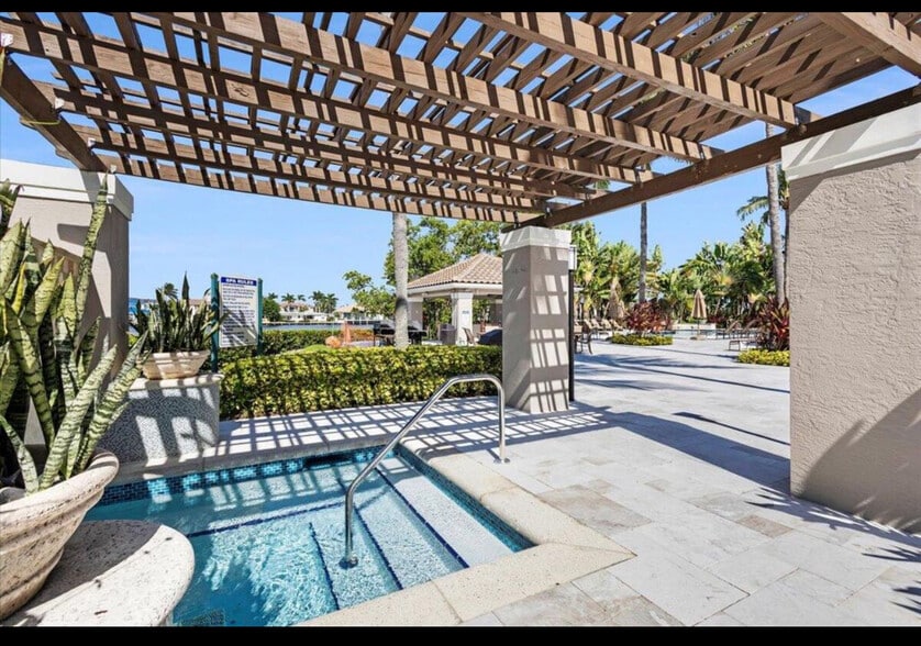 Building Photo - 3594 S Ocean Blvd