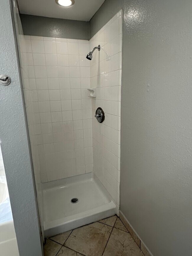 Building Photo - 15103 Possumwood Dr