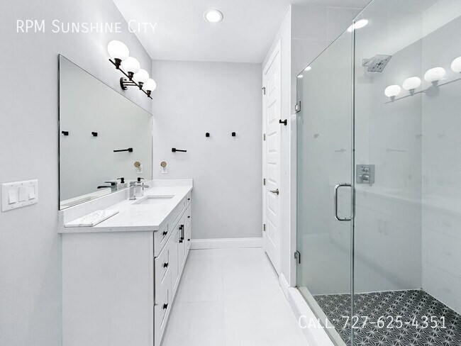 Building Photo - 4215 W North A St