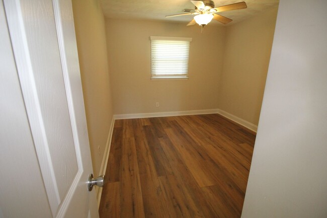 Building Photo - Beautiful Single Family Home in Great Neck...