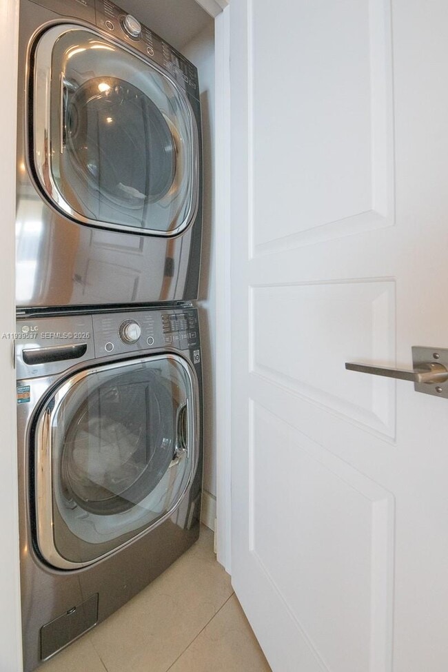 Building Photo - 465 Brickell Ave