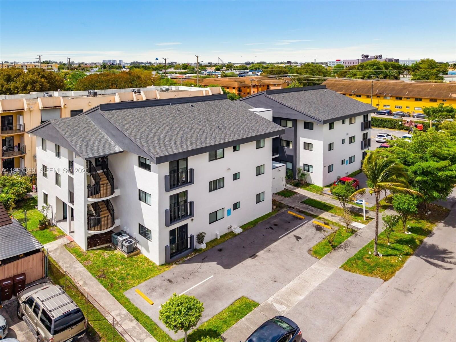 Building Photo - 1490 W 42nd Pl