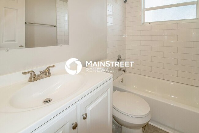 Building Photo - 3 Bedroom Pet-Friendly Home in FERN PARK, ...