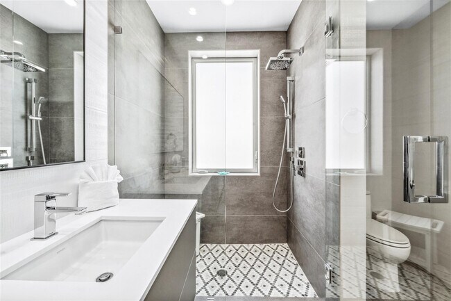 Building Photo - 2523 Castilla Isle