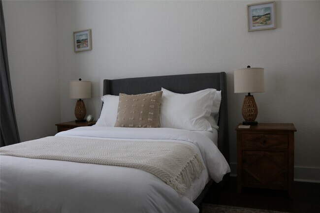 Building Photo - 4714 Fisk St