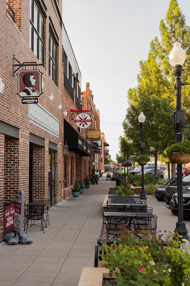 Building Photo - 222 S Main St