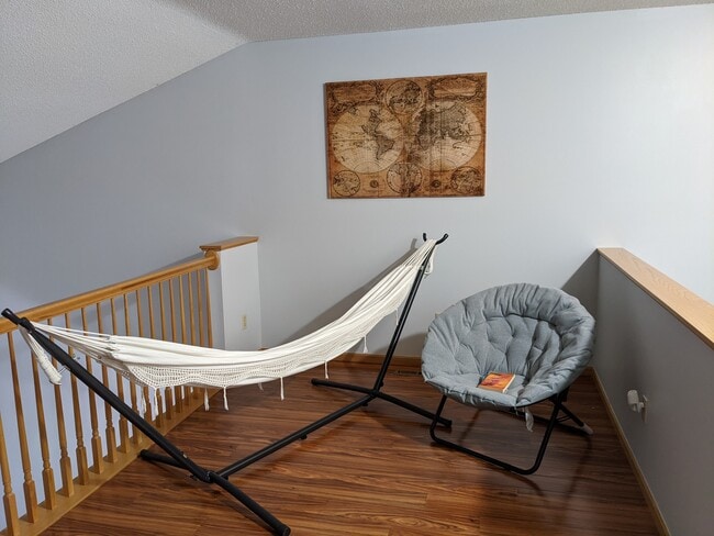 Den (3rd floor) - 679 Woodduck Dr