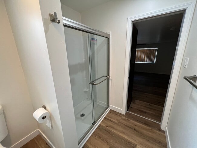 Building Photo - Spacious Remodeled 4 Bedroom/3 bath Home with Bonus Room