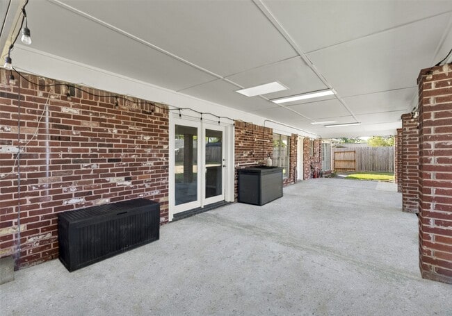 Building Photo - 8818 Edgemoor Dr