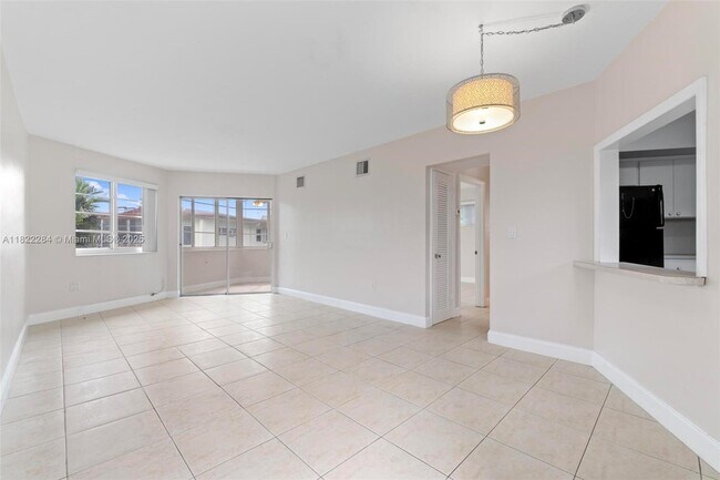 Building Photo - 1667 NE Miami Gardens Dr