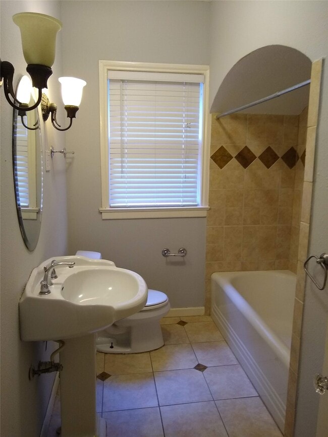 Building Photo - 1722 Haver St