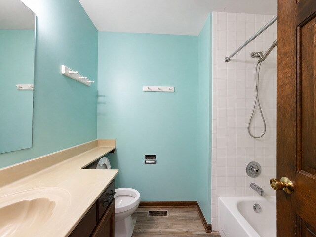 Building Photo - 1696 Vermont Dr