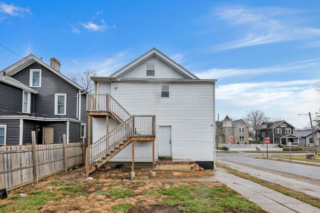 Building Photo - 280 1/2-85-82 S Wheatland Ave