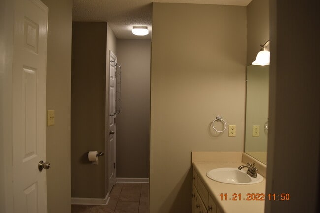 Building Photo - 1606 Dorchester Dr