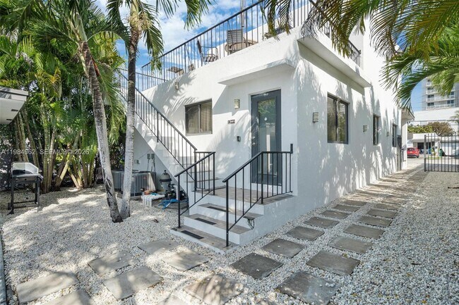 Building Photo - 920 SW 9th St