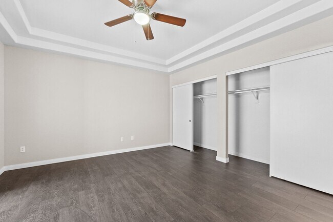 Building Photo - Gorgeous 2 Bedroom Townhome with attached ...
