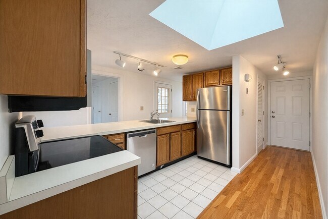 Building Photo - 78 Dalby St