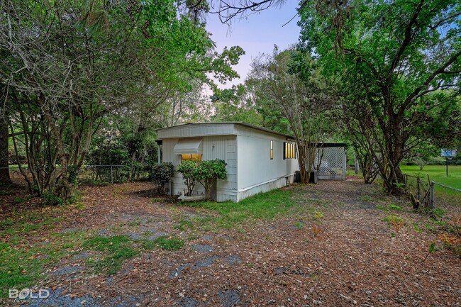 Building Photo - MOVE IN SPECIAL HALF OFF FIRST MONTHS RENT