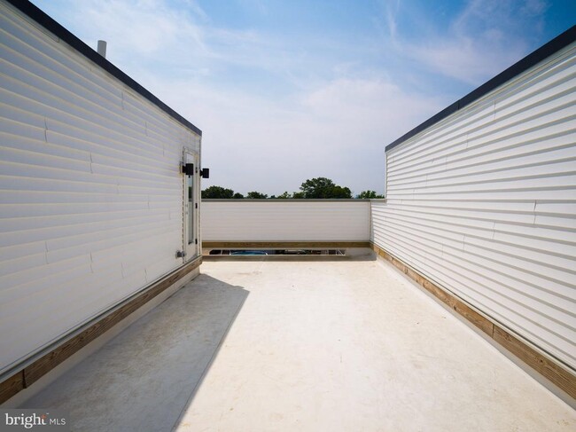 Building Photo - 303 Fountain St