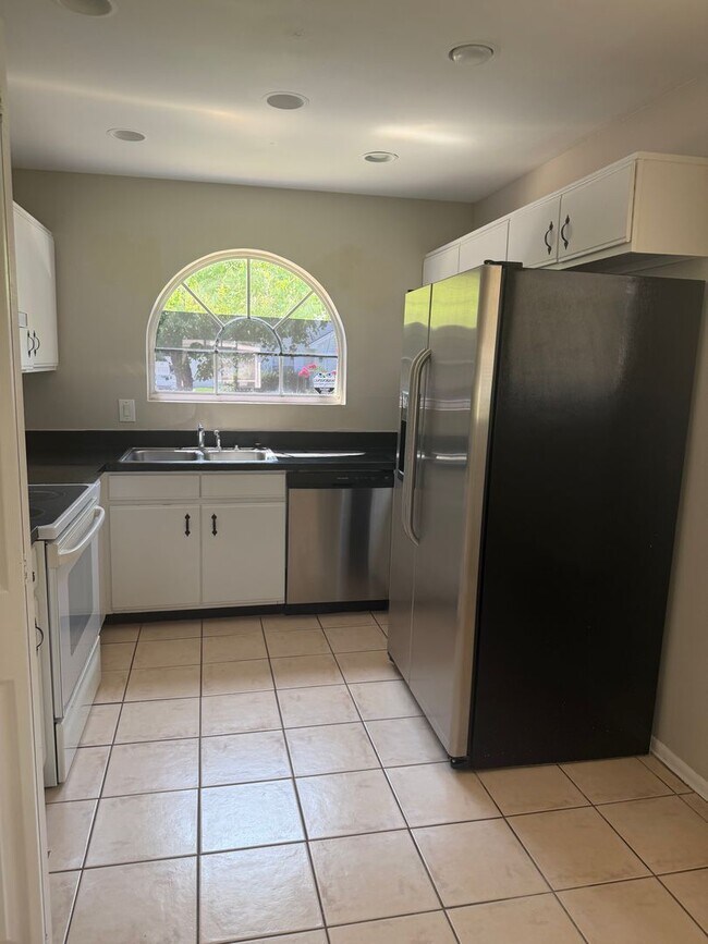 Building Photo - Charming 3-Bedroom Home in a Beautiful Sanford / Lake Mary Community with Community Pool
