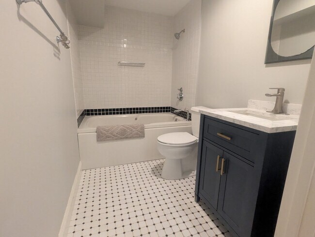 Building Photo - 25 Oakhurst Ave